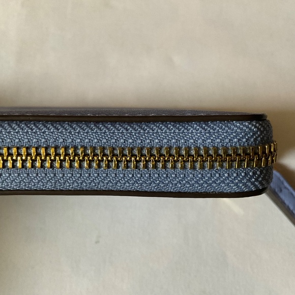 Tory Burch Robinson Leather Continental Wallet Wristlet Passport Organizer NWOT - Picture 16 of 16